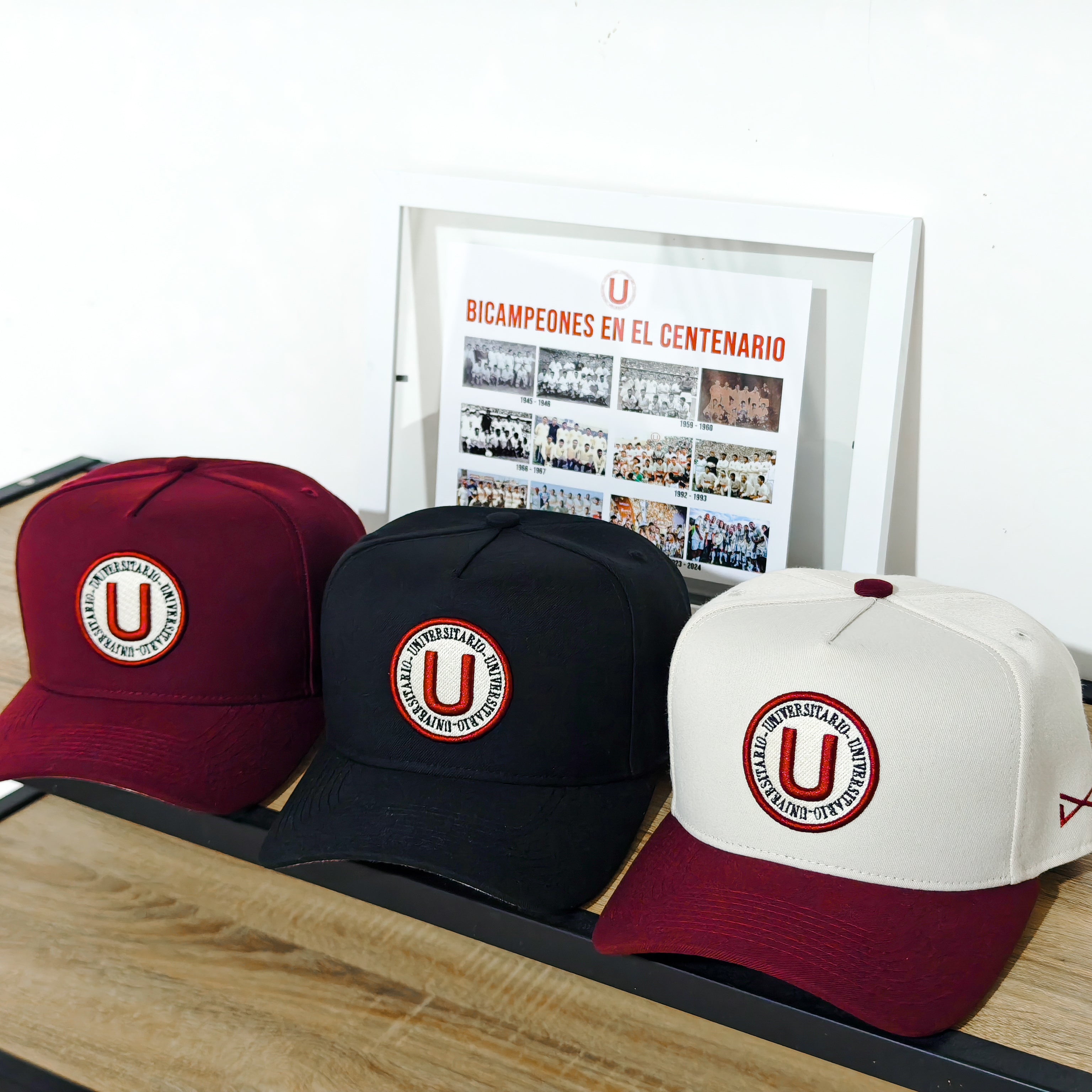 Pack Bicampeones (U) - 3 gorras + Cuadro histórico