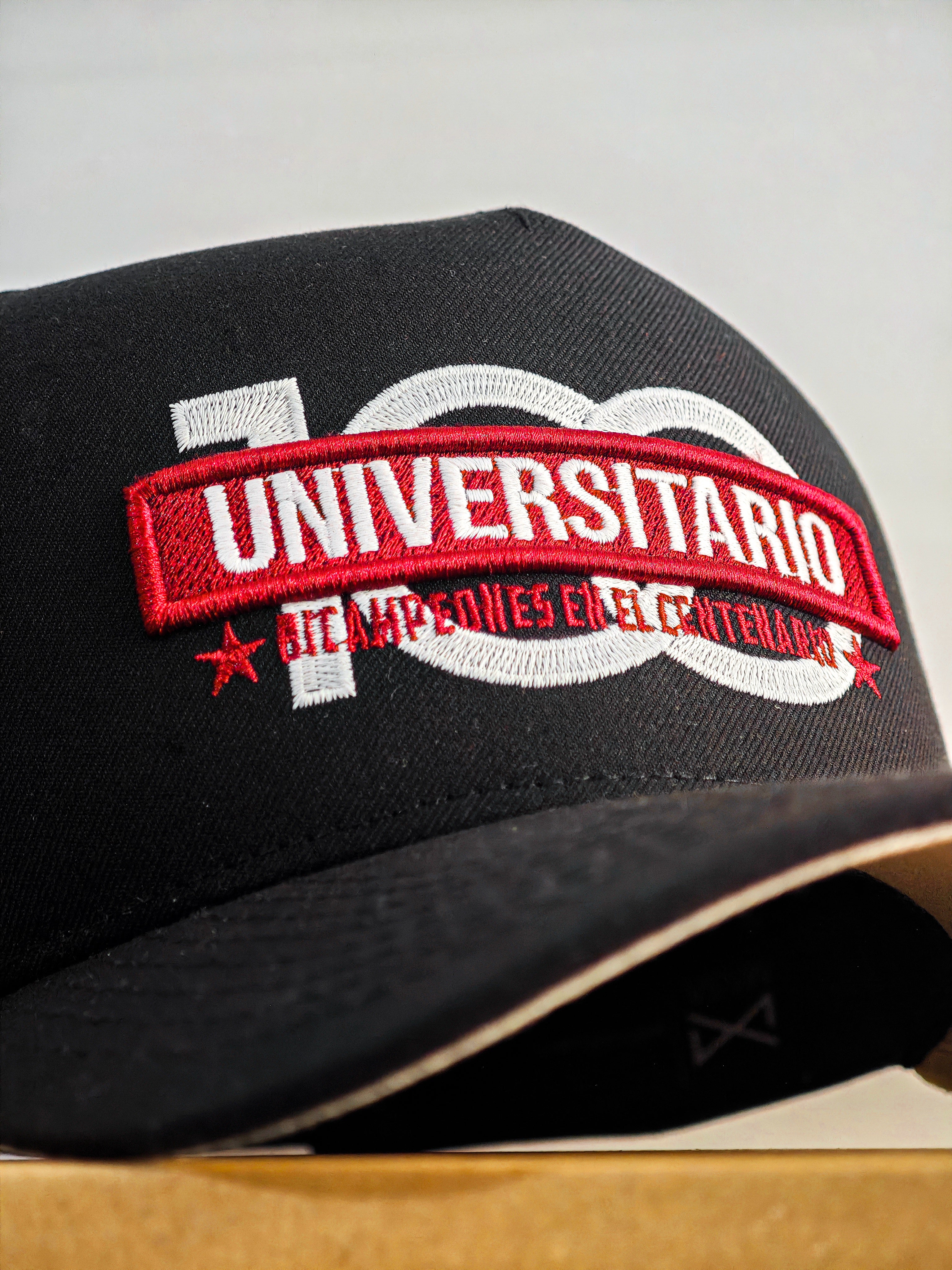 Gorra Centenario (U) - Negra BRILLA EN LA OSCURIDAD