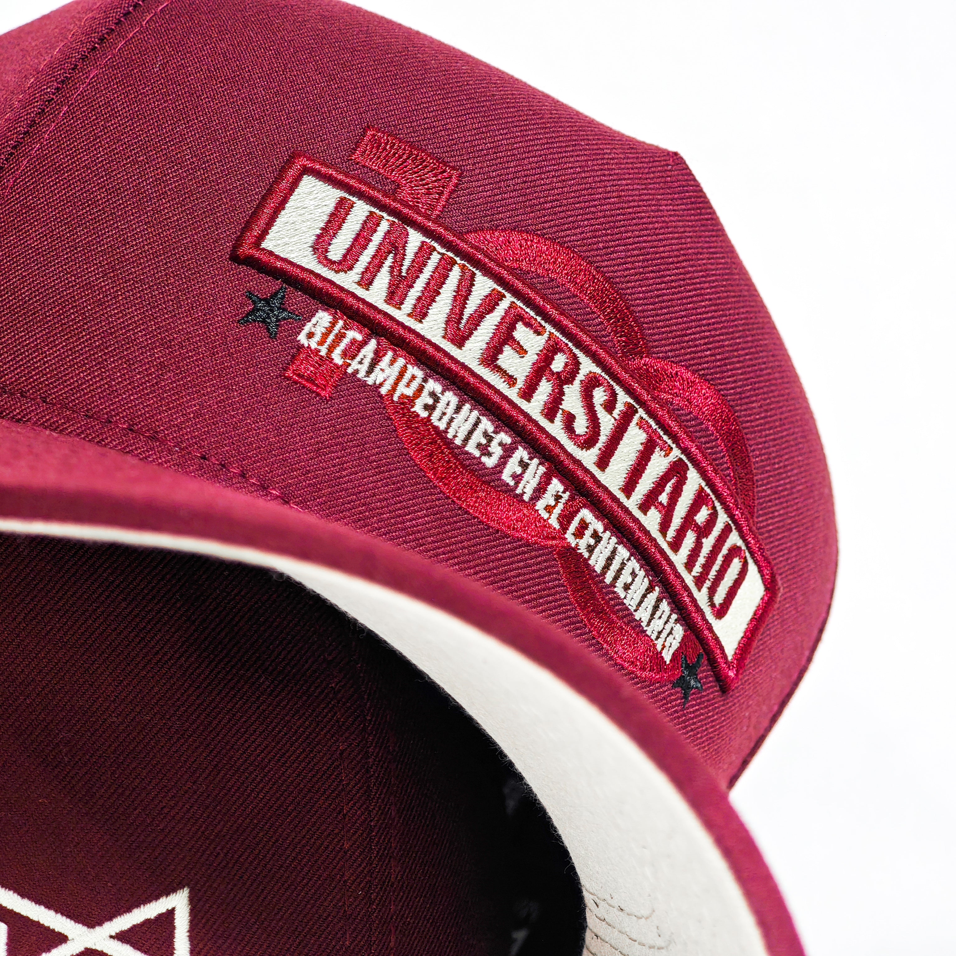 Gorra Universitario 100 años - Guinda